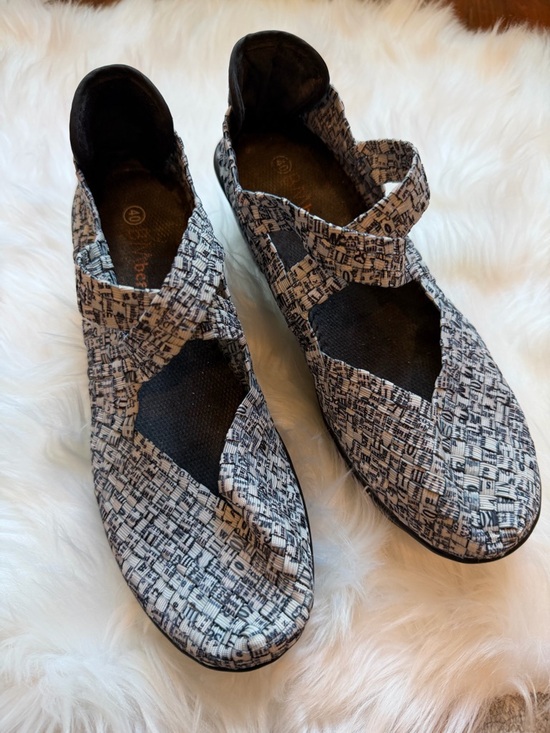 bernie mev. Shoes - bernie mev. Lulia Newsprint Black White Woven Shoes wedge size 40